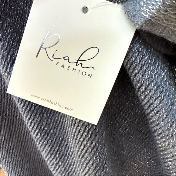 Riah Fashion One Size Two-Tone Poncho with Fringe - Picture 7 of 7